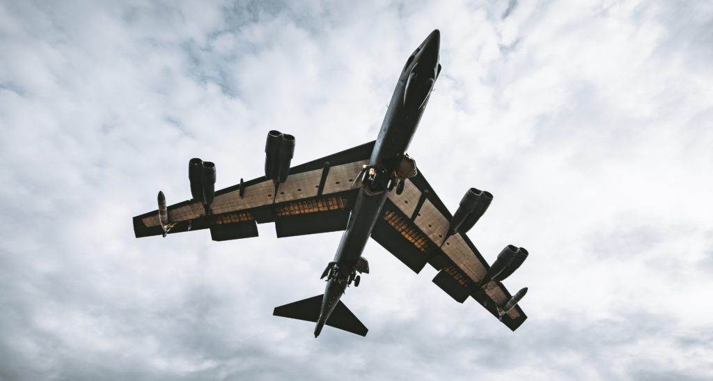 Pratt & Whitney manterá motores TF-33 dos B-52 e E-3C até 2034. Um B-52H Stratofortress taxia na pista da Base Aérea de Minot, 16 de setembro de 2021. Esta aeronave é movida pelo motor TF33. Crédito: DVDS.