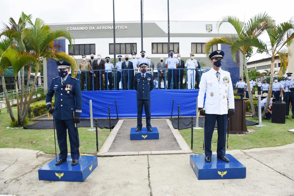 O Major-Brigadeiro do Ar Paulo Roberto de Barros Chã passou o comando do IV COMAR ao Brigadeiro do Ar Alan Elvis de Lima (Fotos: FAB).