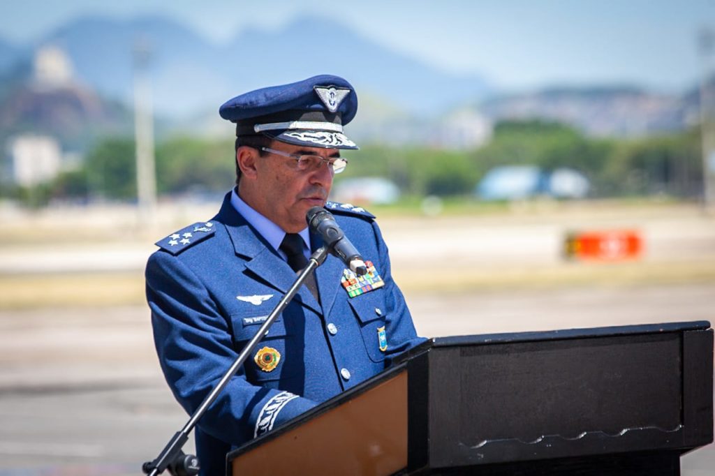Comandante da FAB, Tenente-Brigadeiro do Ar Carlos de Almeida Baptista Junior, fala aos presentes no evento (Fotos: FAB).