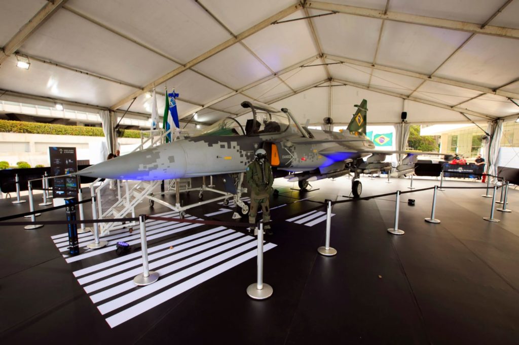 FAB: Exposição "Voo para o Futuro do F-39 Gripen" é inaugurada na FGV (Fotos: FAB).