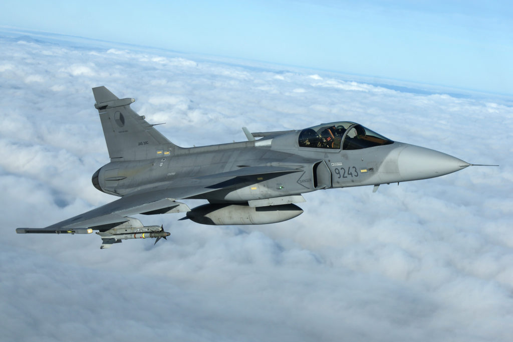 Filipinas: Gripen x F-16 — quem pode ter vantagem? Suécia estria negociando o leasing de 12 Gripen C/D as Filipinas em moldes similares ao da Hungria e República Tcheca (Foto: CzAF).