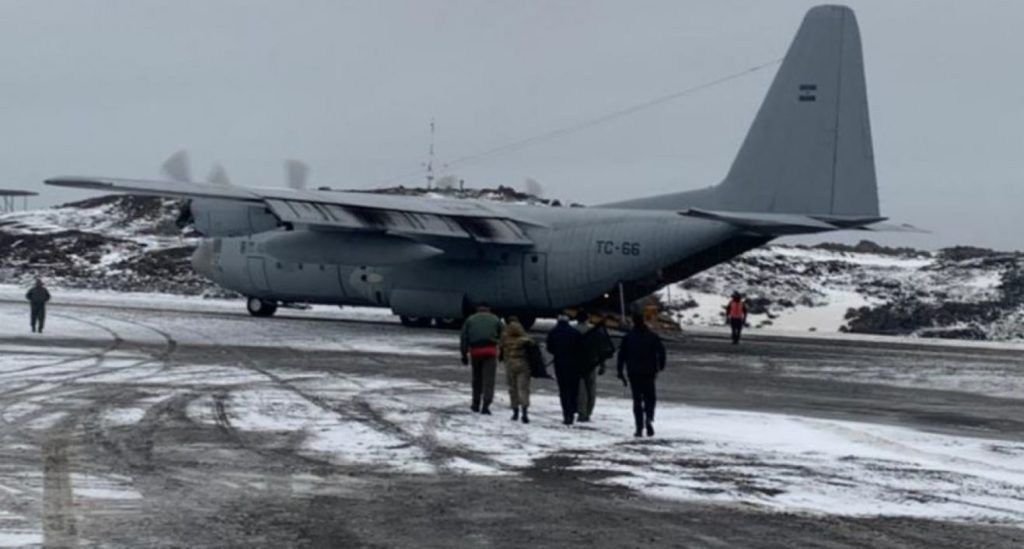 Força Aérea Argentina realiza evacuação aeromédica na Antártida (Fotos: FAA).