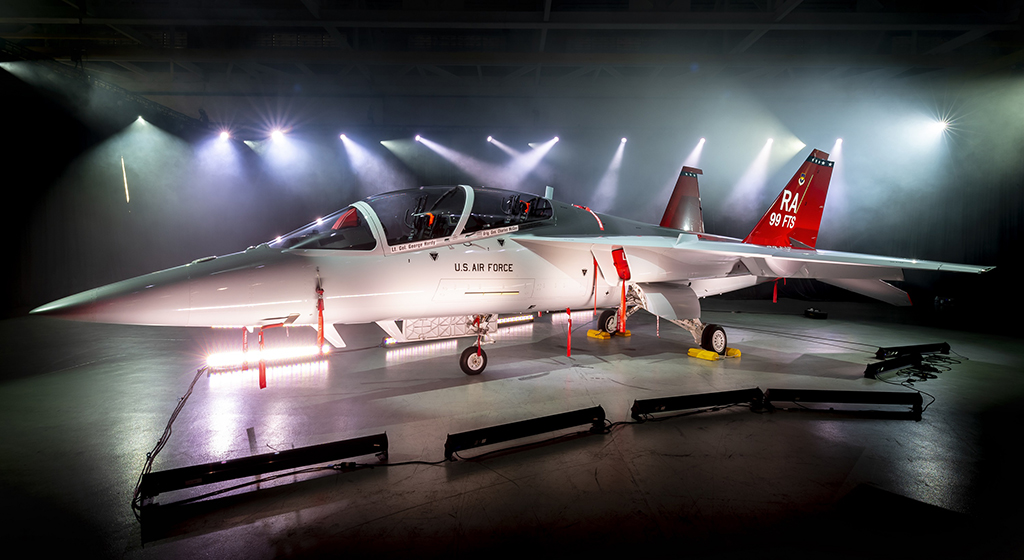 Boeing presentó el primer T-7A Red Hawk que será entregado a la USAF (Fotos: Boeing).