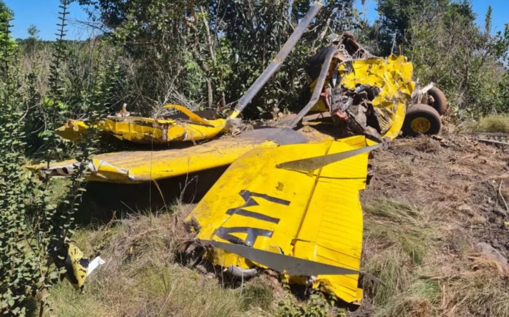 Destroços do Cessna A188 PR-AAM localizado pelo Esquadrão Pelicano (Foto: FAB).