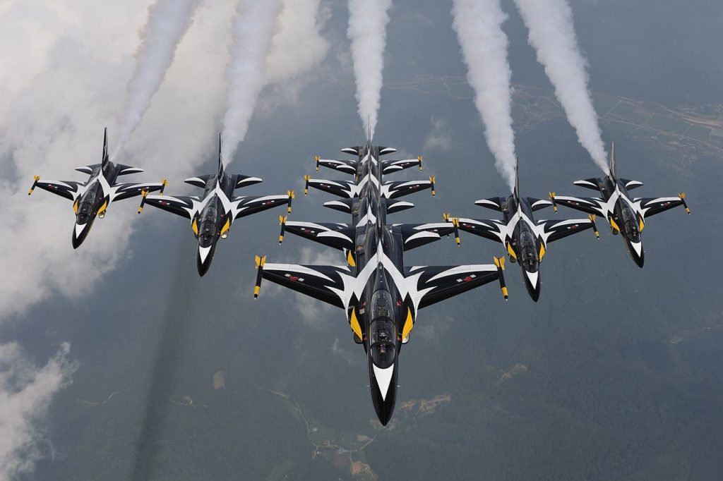 Black Eagles aerobatic team regressam à Europa (Foto: ROKAF).