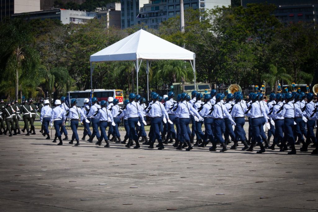 Desfile militar de encerramento com as tropas da Marinha, do Exército e da Aeronáutica (Foto: FAB).