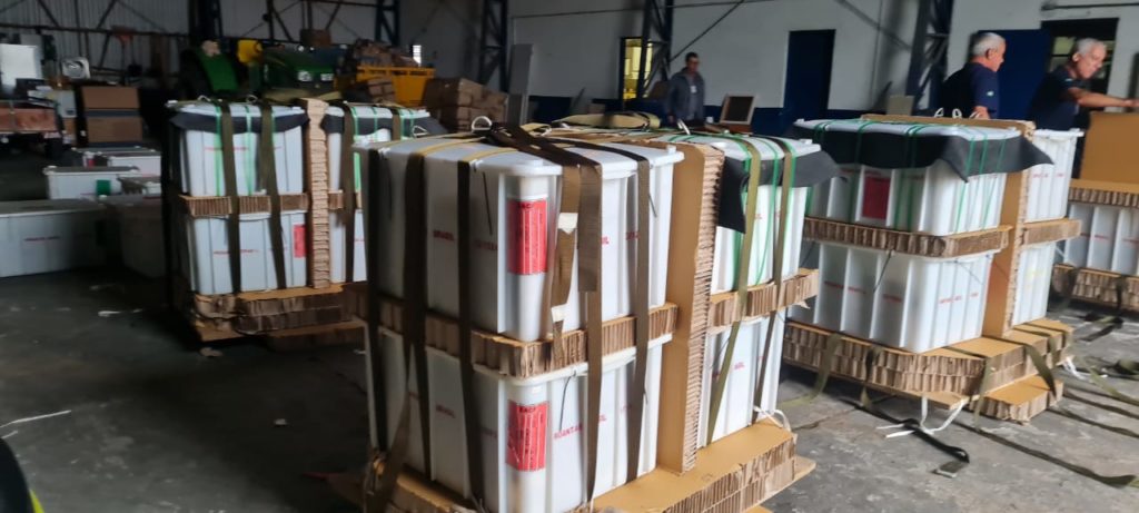 Pallets CDS (Container Delivery System) preparados para o lançamento (Fotos: FAB).