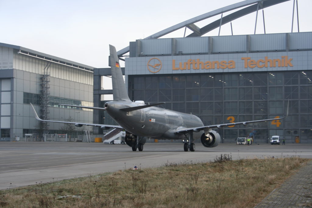 Trabalhos de conversão foram feitos em Hanôver (Foto: Lufthansa Technik).