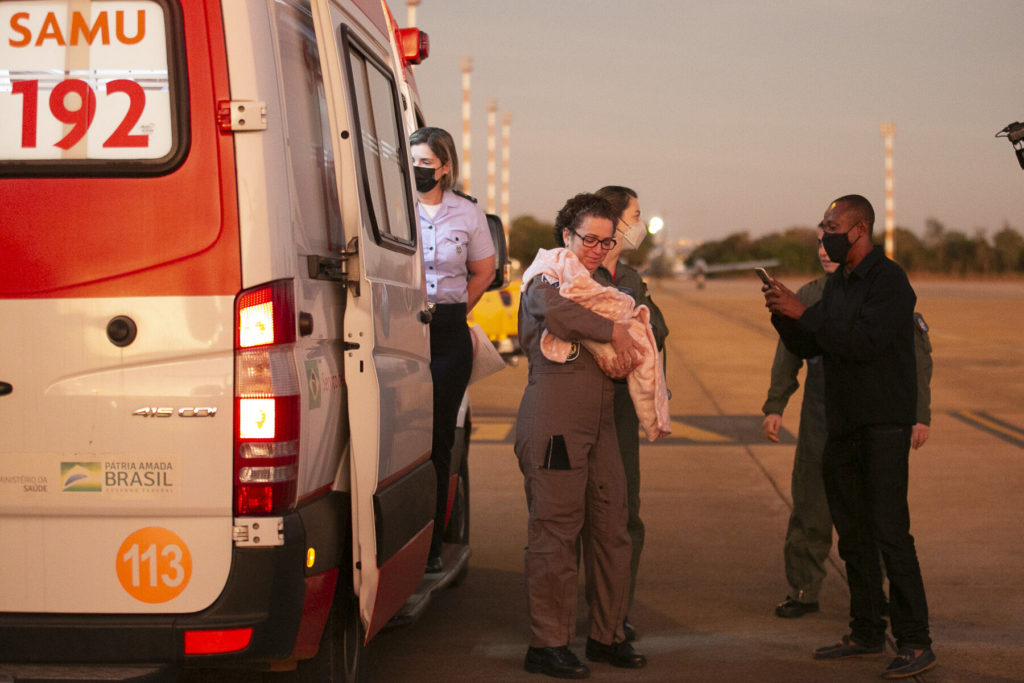 FAB transporta bebê com problemas de saúde em UTI aérea. A pequena Elisa Vitória foi levada do DF para São Paulo em uma aeronave da FAB (Foto: Sargento Muller/CECOMSAER).