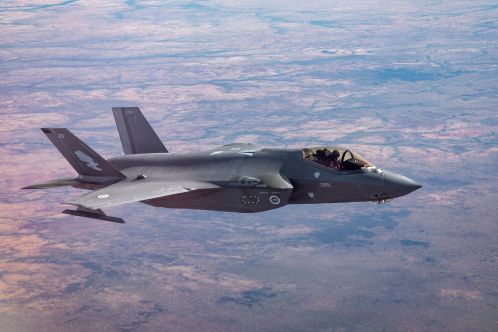 F-35A da RAAF no Pitch Black 2022. Um Royal Australian Air Force F-35A Lightning ll visto em voo em maio de 2022 (Foto: RAAF). 