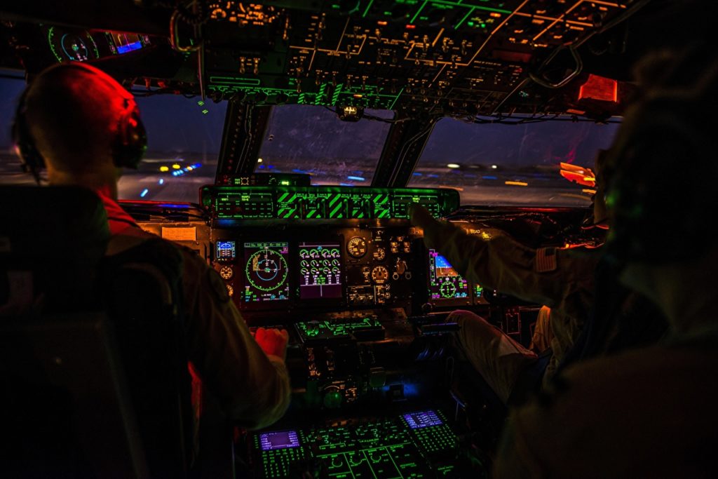 A Lockheed Martin irá atualizar os aviônicos do C-5M (Foto: USAF).