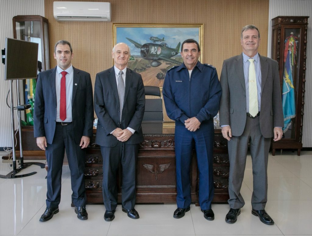 Comandante da Aeronáutica recebe CEO da Safran Brasil (Foto: FAB).