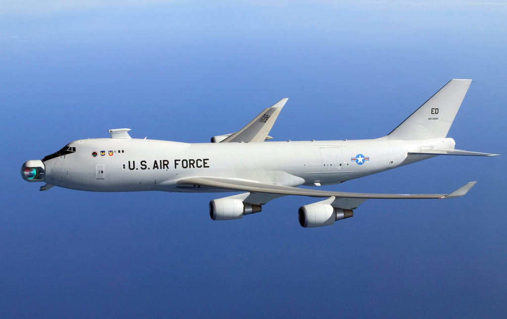 Vinte anos do primeiro voo do Boeing YAL-1 da USAF (Foto: USAF).