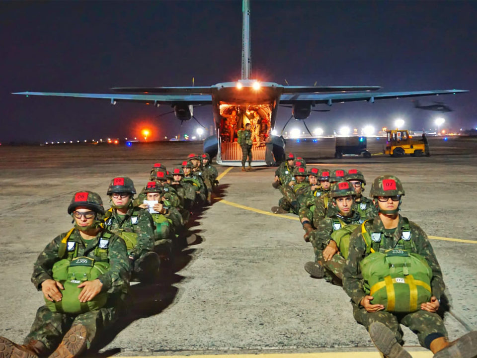 Formação De Paraquedistas Precursores Do Exército Brasileiro Força Aérea