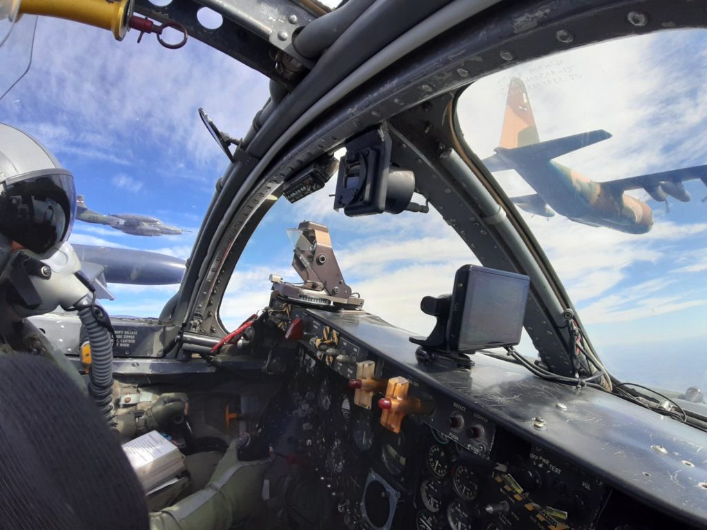 Força Aérea Uruguaia capacitada para reabastecimento em voo (Fotos: FAU).