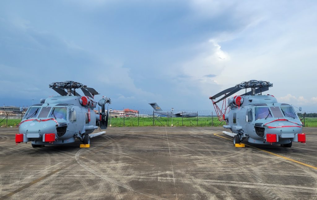 Primeiros MH-60R da Indian Navy chegam a Índia (Foto: Marinha Indiana).