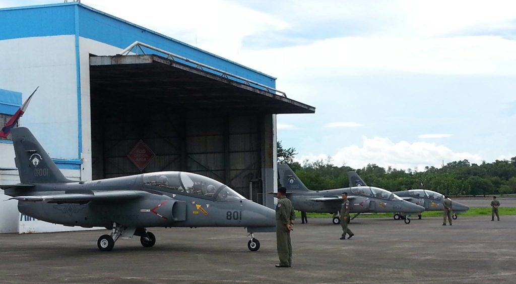 Últimos jatos SIAI-Marchetti S-211 em operação nas Filipinas (Foto: PhAF).