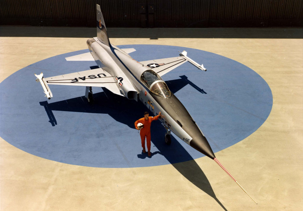 Northrop F-5E completa 50 anos do seu primeiro voo! O primeiro F-5E do mundo é o USAF 71-1417 que hoje é o F-5EM FAB 4857 (Foto: USAF).