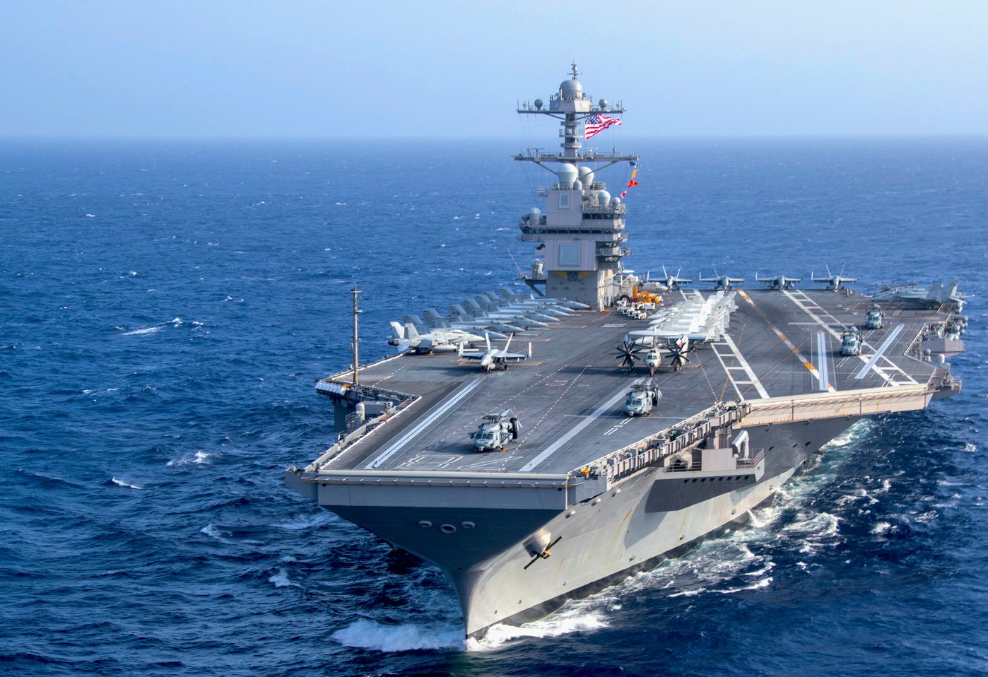 US Navy Ergue A Quilha Do USS Enterprise CVN 80 For a A rea