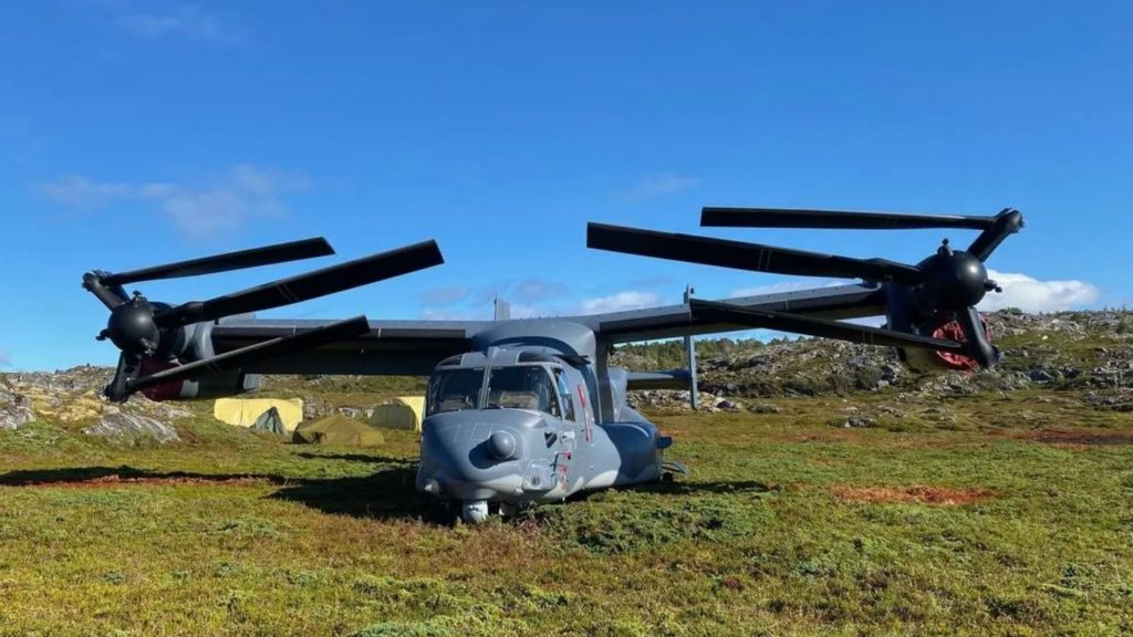 Uma pane fez que o piloto de um CV-22 da USAF pousasse em uma ilha na Noruega (Fotos: USAF).
