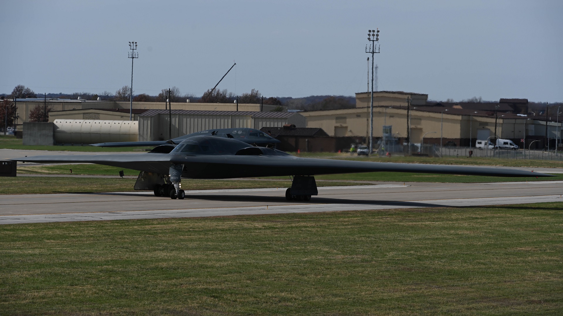 USAF Realiza Raro “Elephant Walk” Com Oito Bombardeiros B-2 Spirit ...