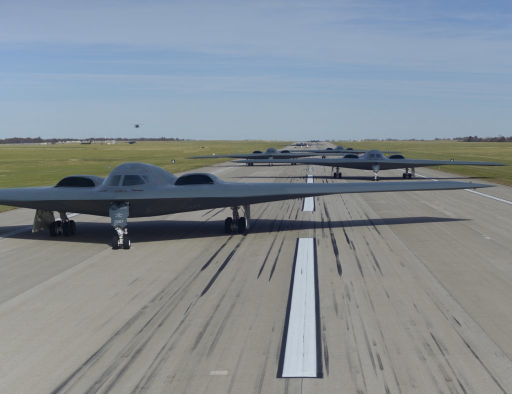 USAF Realiza Raro "Elephant Walk" Com Oito Bombardeiros B-2 Spirit ...