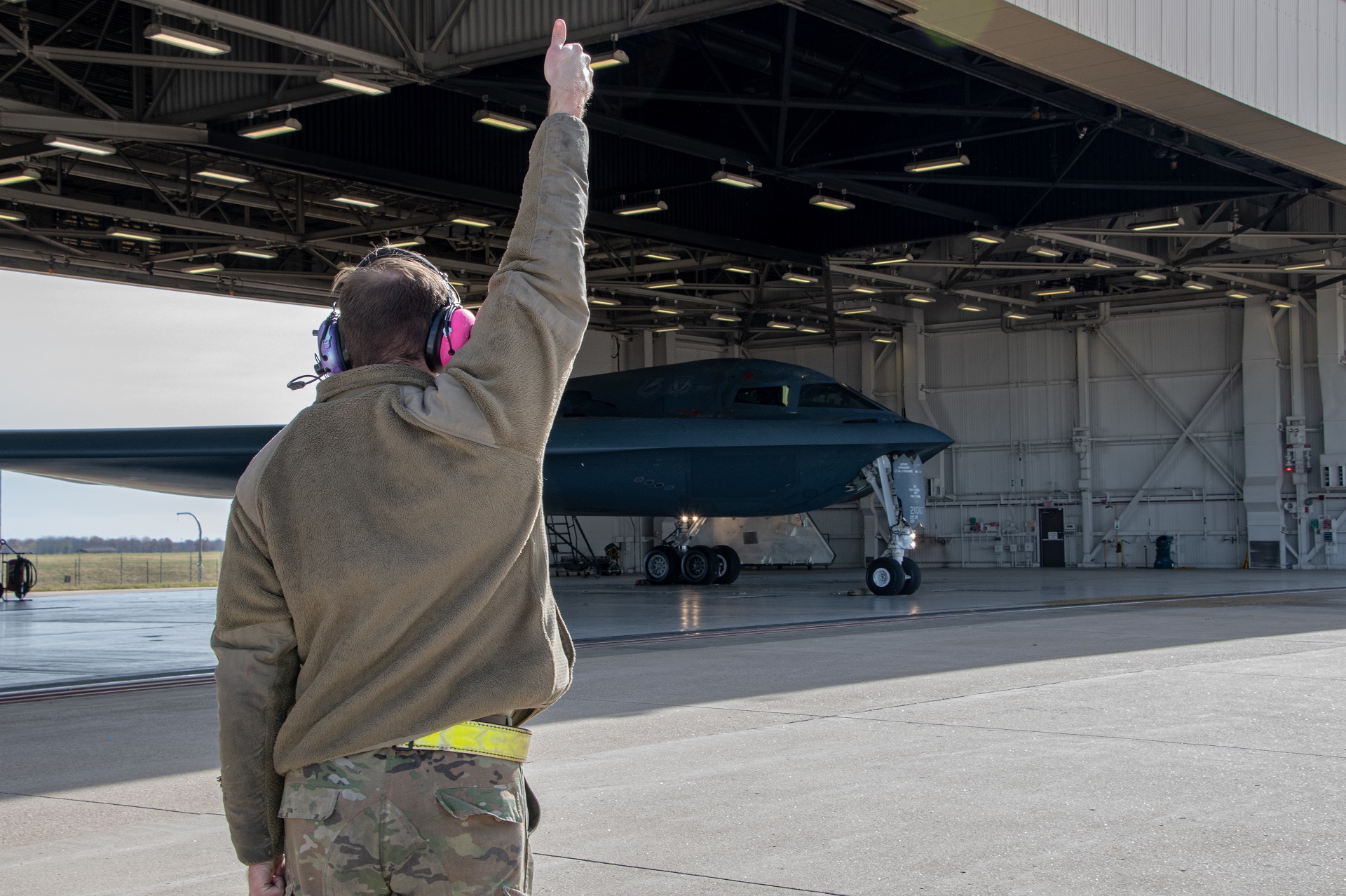 USAF Realiza Raro "Elephant Walk" Com Oito Bombardeiros B-2 Spirit ...