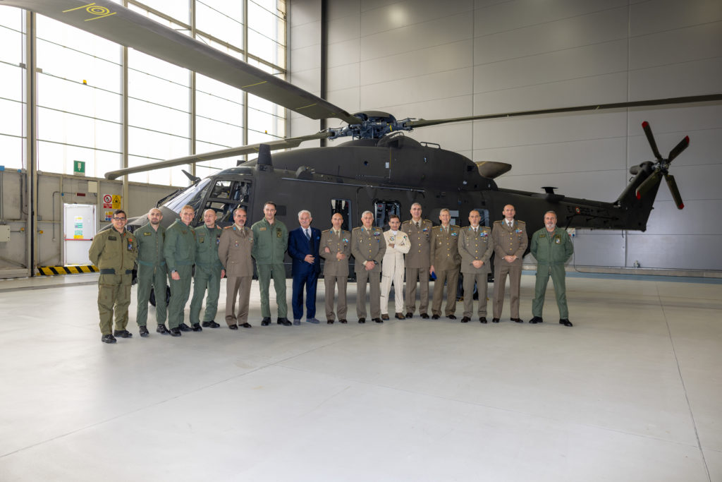 Leonardo concluí as entregas do UH-90A ao Exército Italiano. Cerimônia de entrega doa 60° NH90 all'Esercito Italiano (Foto: Leonardo).