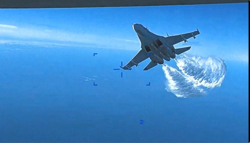 Pentágono divulga vídeo da colisão do Su-27 russo com o MQ-9 da USAF (Print Vídeo USAF).