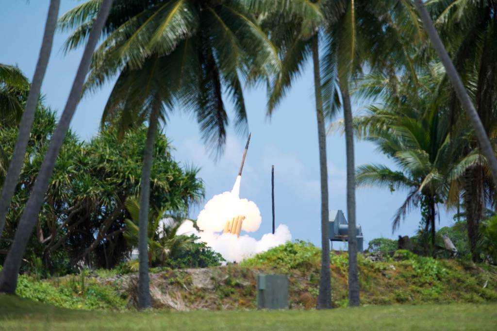 Missile Defense Agency prioriza Guam em proposta orçamentária. O interceptador THAAD é lançado do local de teste Reagan, Kwajalein Atoll nas Ilhas Marshall, durante o teste de voo do THAAD-23, em 30 de agosto de 2019 (Foto: MDA).