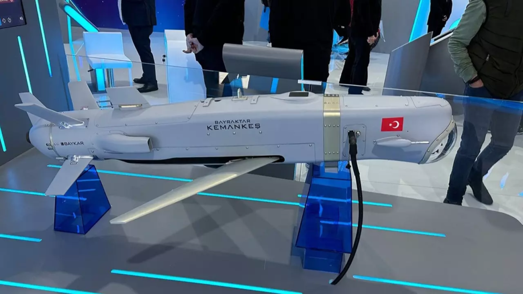 Turquia revela drone kamikaze com orientação óptica assistida por IA. Na imagem a munição tipo drone kamikaze Kemankes (Foto: Baykar).