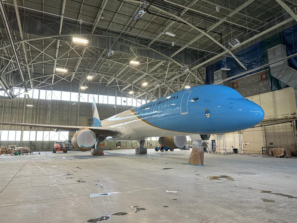 IMAGENS: pintura do novo Boeing 757 presidencial argentino (Fotos: Redes Sociais).