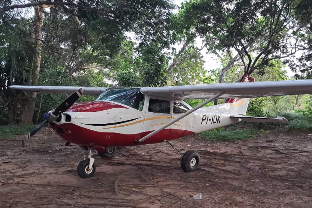 FAB intercepta avioneta en vuelo ilegal en Tierra Indígena Yanomami (Fotos: FAB).