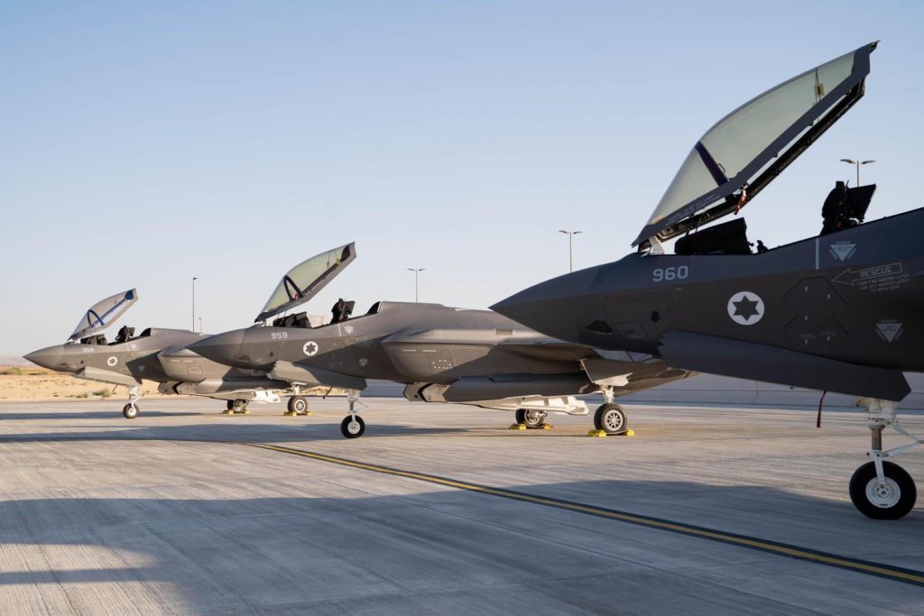 Otros tres nuevos F-35I Adir aterrizaron en Israel (Fotos: IAF).
