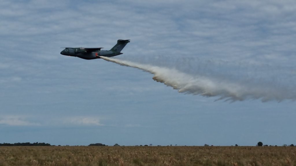 1º GTT realiza treinamento de Combate a Incêndio em Voo com o KC-390 (Fotos: FAB).