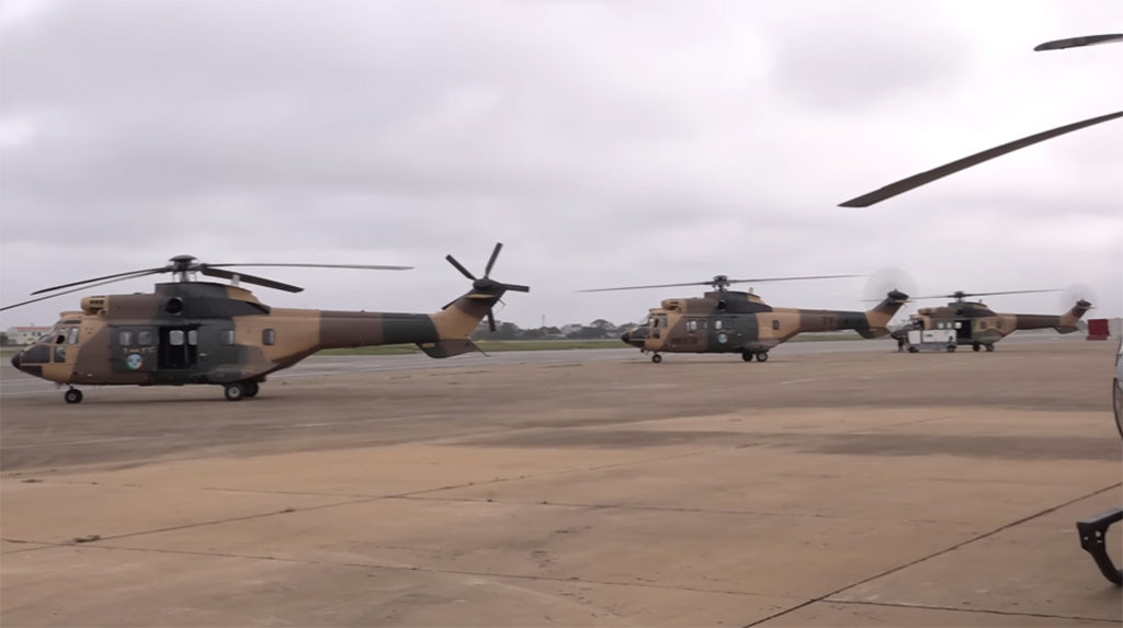 Os três Super Puma de Benin ostentam a camuflagem da Jordânia. Apenas um deles está com a matrícula aplicada na fuselagem.