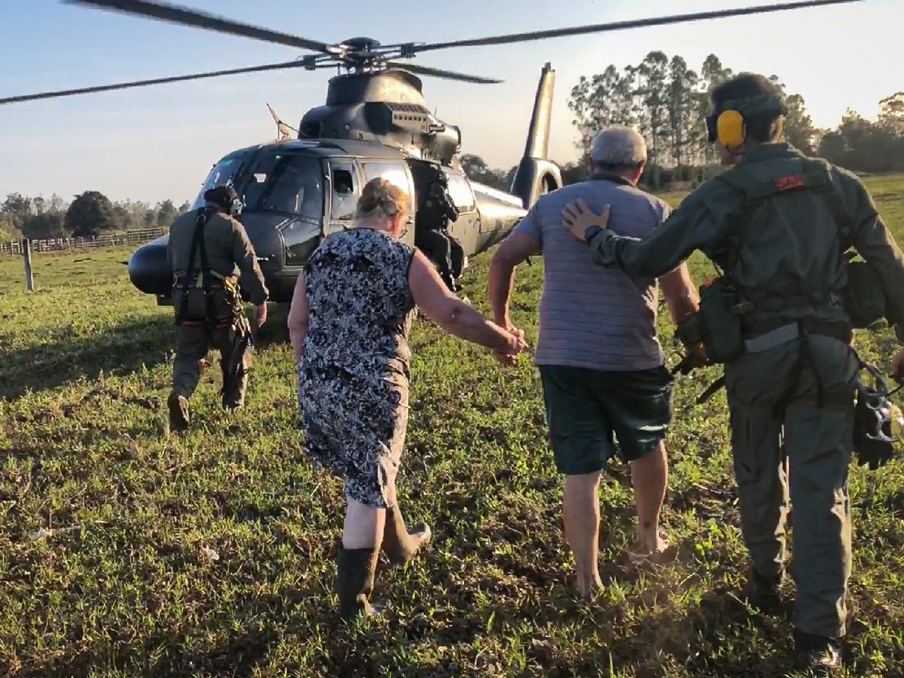 Enchente no RS: Exército Brasileiro presta apoio à população