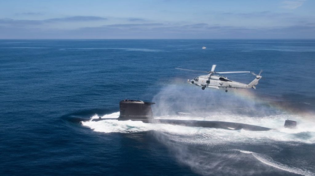Submarino do Chile e MH-60R da US Navy realizam operação conjunta (Fotos: US Navy).