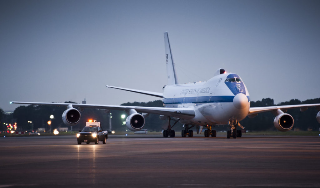 Boeing fica de fora da concorrência pelo futuro "Avião do Juízo Final" da USAF (Fotos: USAF).