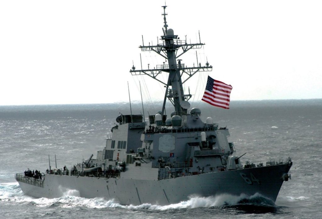 Grupo aliado ao Irã ataca navios mercantes e um Destroier dos EUA no Mar Vermelho. USS Carney (DDG-64) da US Navy (Fotos: Redes Sociais).