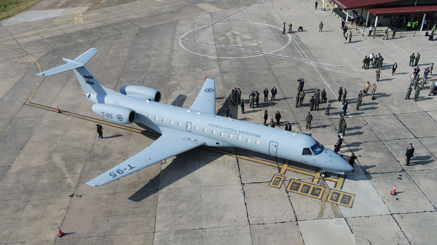 Força Aérea Argentina incorporou o primeiro Embraer ERJ-140 (Fotos: FAA).
