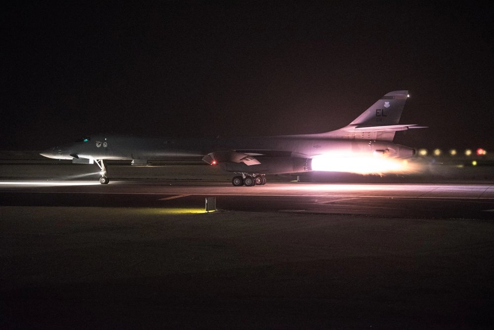 EUA atacam milícias na Síria e Iraque como retaliação a ataque com drones. B-1B da USAF participaram ods ataques. Foto: Sgt. Philip Speck/USAF.