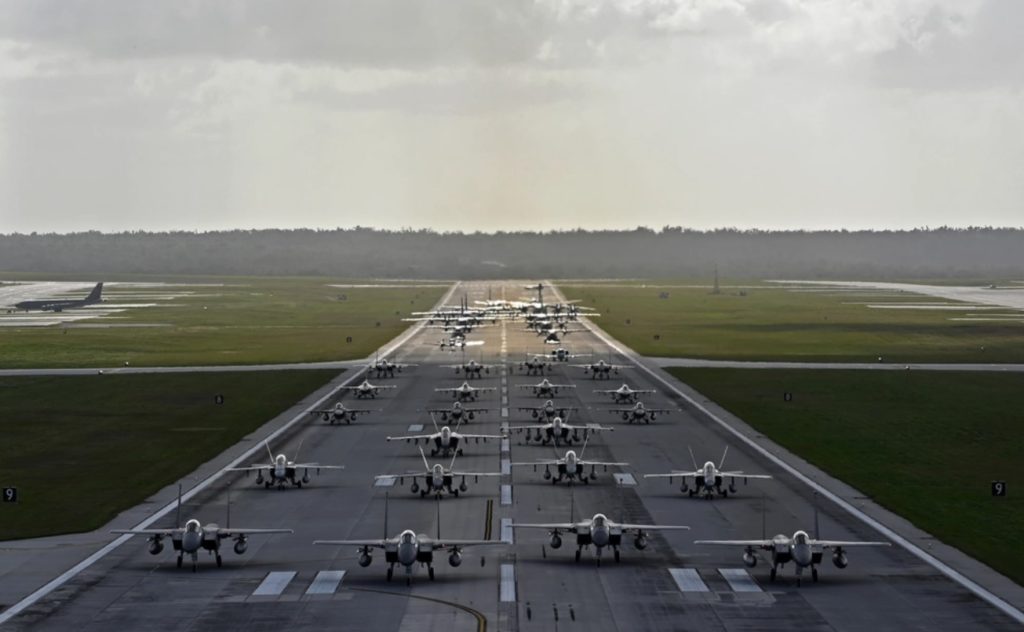 Aliados realizam Elephant Walk com mais de 30 aeronaves no Pacífico (Fotos: US PACOM).