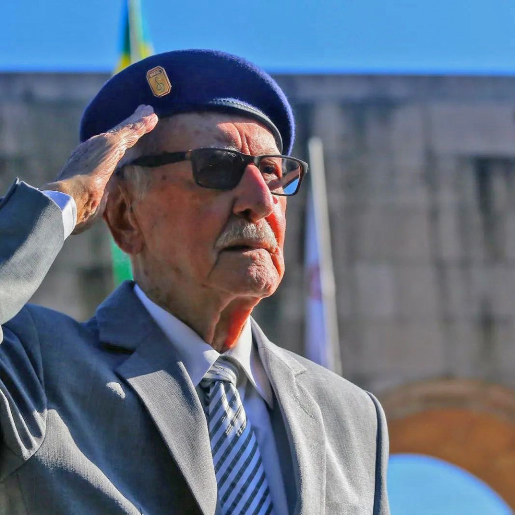 Capitão Elmo Diniz, combatente da FEB, completou 102 anos de vida (Fotos: EB).