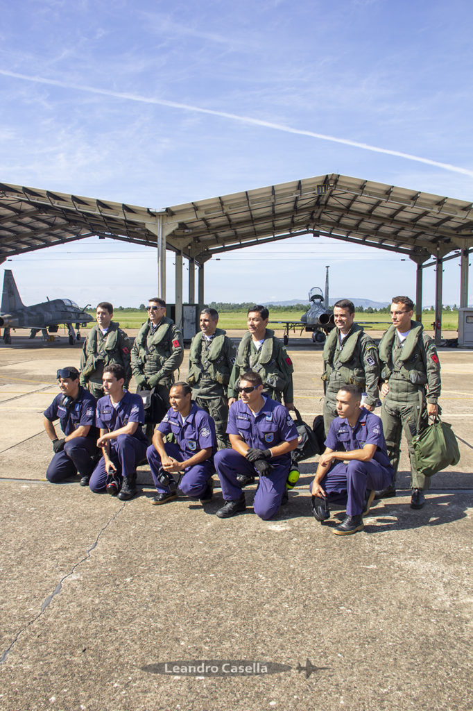 77 anos do Esquadrão Pampa! Pilotos e equipe de solo do histórico voo das 100 K do Pampa em 18 de março! Foto: Leandro Casella.
