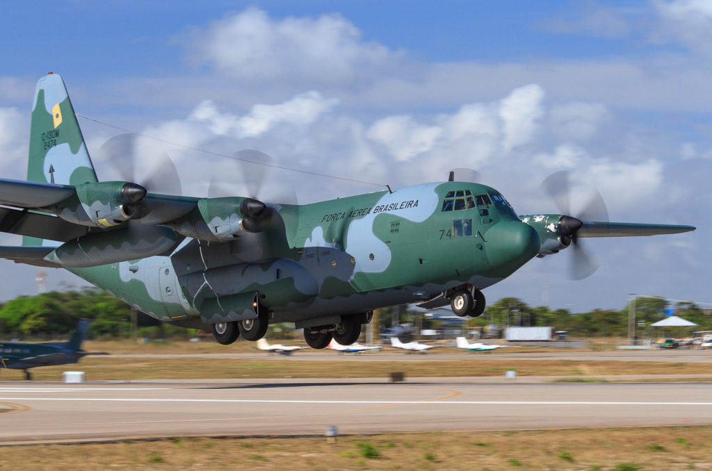 O primeiro C-130M da FAB, o 2474 decola para mais uma missão. Depois de 59 anos de serviço, o gigante eterno se despediu da Aviação de Transporte da Força Aérea Brasileira. Foto: SO Johnson Barros.
