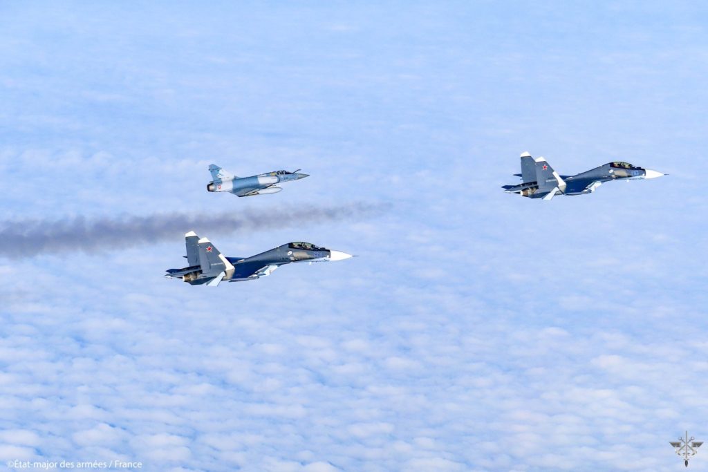 Mirage 2000 franceses interceptam aviões russos sobre o Mar Báltico (Fotos: AAE).