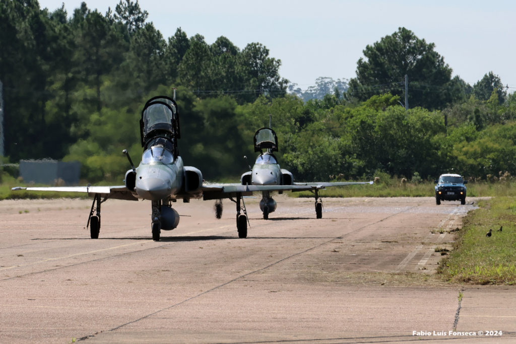 Cena comum na Base Aérea de Canoas desde 1976, quando chegaram os primeiros F-5E/F (Foto: Fábio Luís Fonseca).
