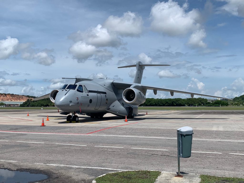 Embraer KC-390 da Hungria visita a Europa pela primeira vez. Foto do PT-ZHP estacionado no Recife, antes de partir para a Europa (Foto: via grupos de WhatsApp).