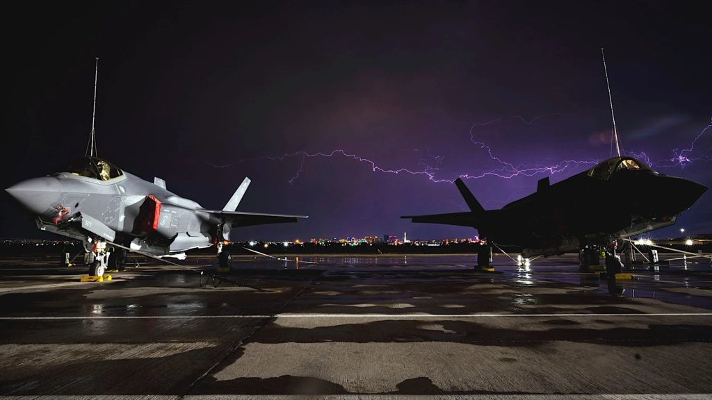 Pentágono finalmente retira restrições que impediam voos com F-35A perto de tempestades elétricas (Foto: USAF).